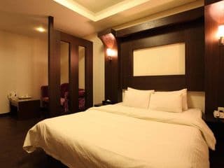 Highland Hotel - Photo 9