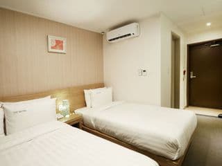 Top Hotel & Residence