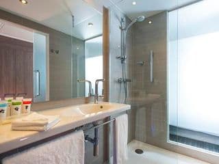 Holiday Inn London West, an IHG Hotel - Photo 8