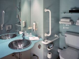 Holiday Inn London West, an IHG Hotel - Photo 9