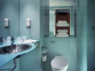 Holiday Inn London West, an IHG Hotel - Photo 10