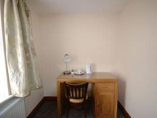 Airport Guest House - Photo 16
