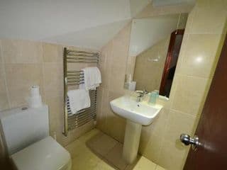 Airport Guest House - Photo 19