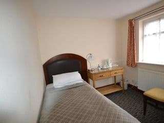 Airport Guest House - Photo 21