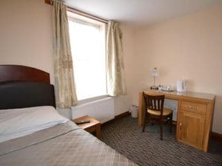 Airport Guest House - Photo 24
