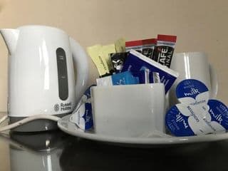 Airport Guest House - Photo 9