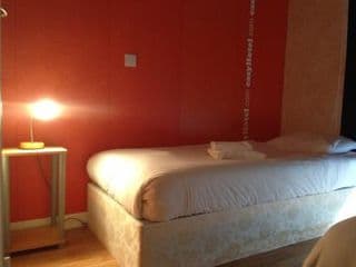 easyHotel London Luton - Photo 4