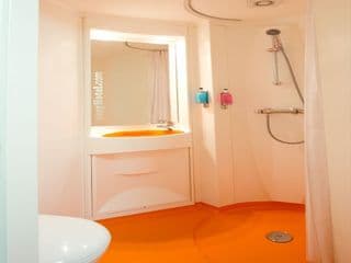 easyHotel London Luton - Photo 10