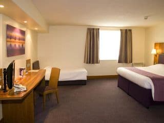 PREMIER INN LONDON WEMBLEY PARK - Photo 2