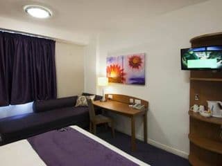PREMIER INN LONDON WEMBLEY PARK - Photo 7