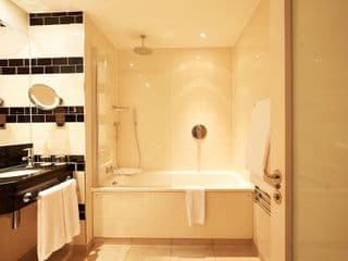 The Clermont London, Victoria - Photo 10