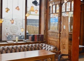 The Black Lion - Photo 20