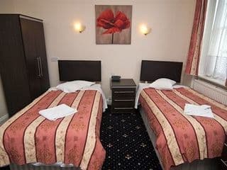 Astoria Hotel - Photo 2