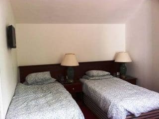 OYO Old Oak Tree Inn - Photo 6