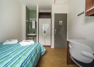 LSE Carr-Saunders Hall - Photo 2