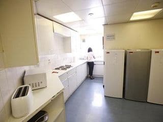 LSE Carr-Saunders Hall - Photo 11
