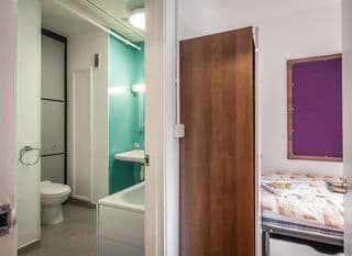 LSE Carr-Saunders Hall - Photo 10