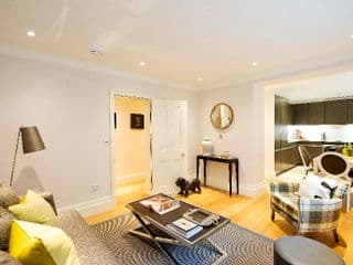 Native Mayfair - Photo 8