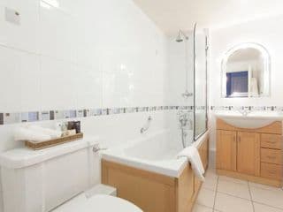 Warren House Hotel - Photo 9