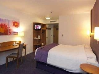 Premier Inn Gatwick Crawley Town (Goffs Park) - Photo 2