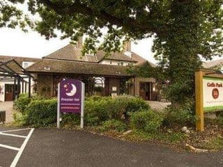 Premier Inn Gatwick Crawley Town (Goffs Park) - Photo 6