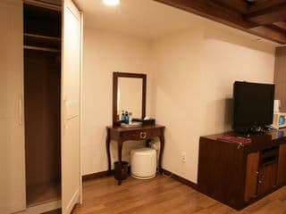 Hill House Myeongdong - Photo 13