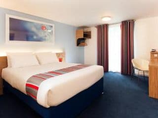 Travelodge Kingston upon Thames Central - Photo 2