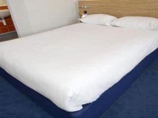 Travelodge Kingston upon Thames Central - Photo 9