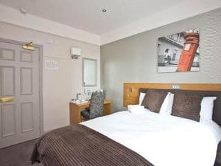 The Red Lion Hotel - Photo 2