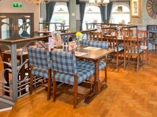 The Red Lion Hotel - Photo 11