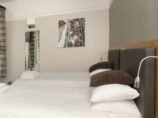The Red Lion Hotel - Photo 3