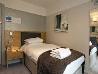 The Red Lion Hotel - Photo 6