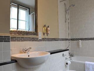 The Red Lion Hotel - Photo 7