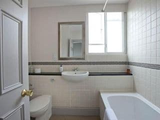 The Red Lion Hotel - Photo 8