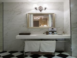Hotel 648 - Photo 10