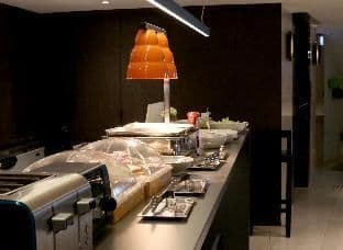 Prince Hotel Myeongdong - Photo 20