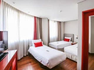 Prince Hotel Myeongdong - Photo 8