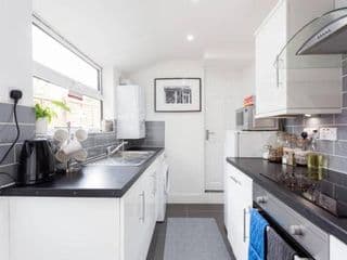 Ashton House - Photo 12