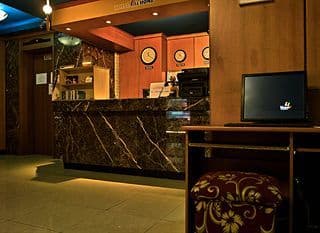 Hotel at Home - Photo 20