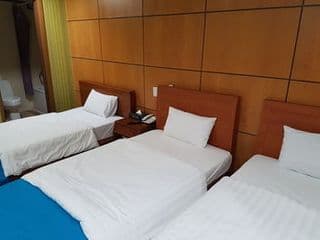 Hotel at Home - Photo 3
