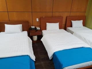 Hotel at Home - Photo 4