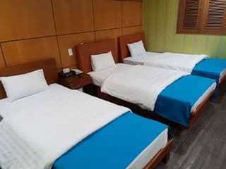 Hotel at Home - Photo 5