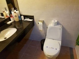 Hotel at Home - Photo 9