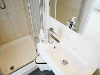 Kew Rooms - Photo 13