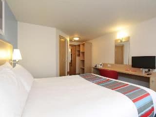 Travelodge Windsor Central - Photo 3