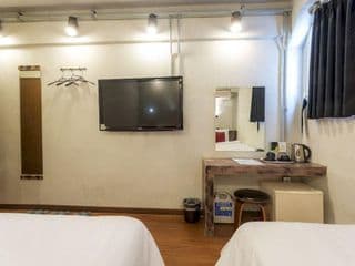Daljee Guesthouse - Photo 8
