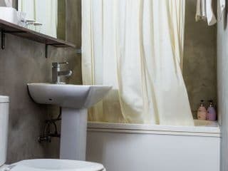 Daljee Guesthouse - Photo 9